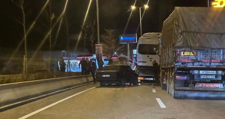 Ankara’da 4 otomobil ile TIR’ın karıştığı kazada 2 kişi yaralandı