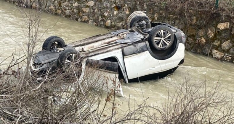 Bolu’da yoldan çıkan cip dereye uçtu: 4 kişi kurtarıldı