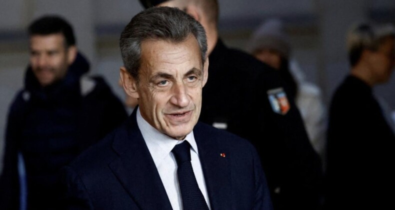 Eski Fransa Cumhurbaşkanı Sarkozy’e 1 yıl hapis cezası