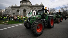 İspanyol çiftçiler, Madrid’de ‘hayatı durdurdu’