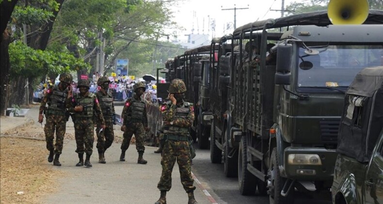 Myanmar’da kadın ve erkeklere zorunlu askerlik uygulaması