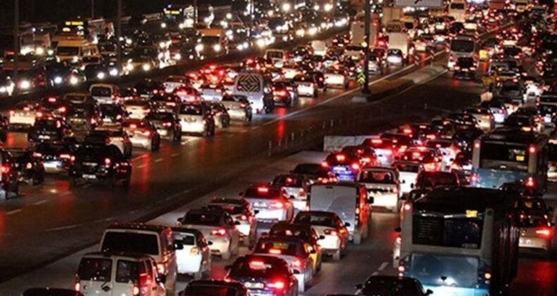 Okulların İlk Gününde İstanbul’da Trafik Yoğunluğu