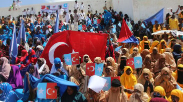 Somali’de anlaşma kutlaması