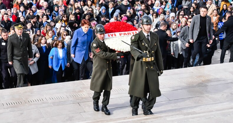 Akşener, kadınlarla Anıtkabir’de