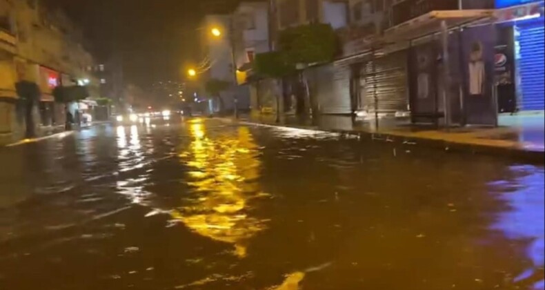 İskenderun sahili yine su altında kaldı