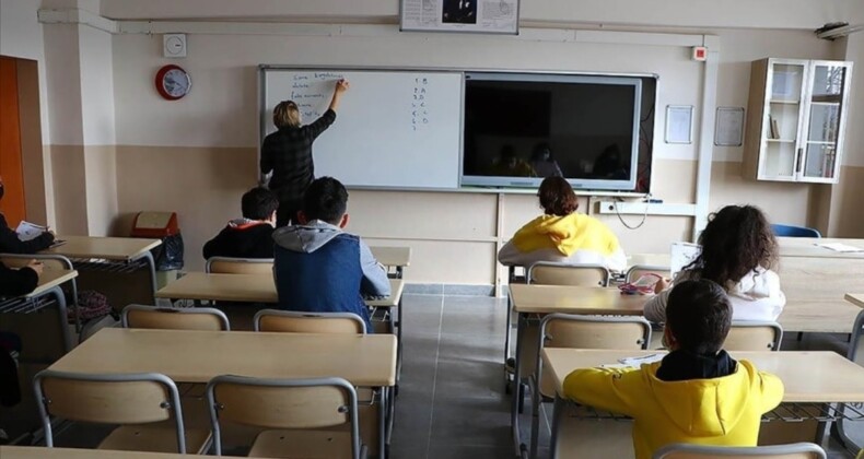 Öğrenci ve veliler dikkat! Müfredat yine değişiyor