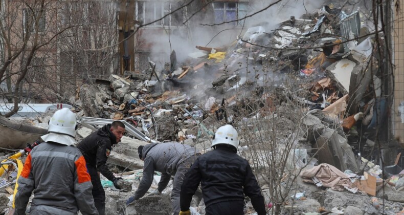 Rusya, Ukrayna’da apartmanı vurdu: Ölü ve yaralılar var