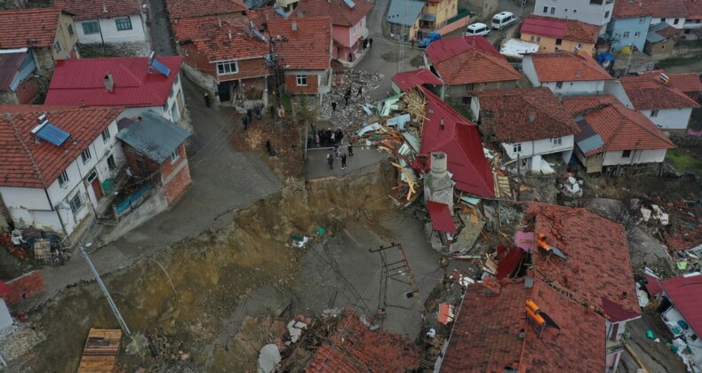 Tokat’ta heyelanda 900 nüfuslu köy ikiye ayrıldı