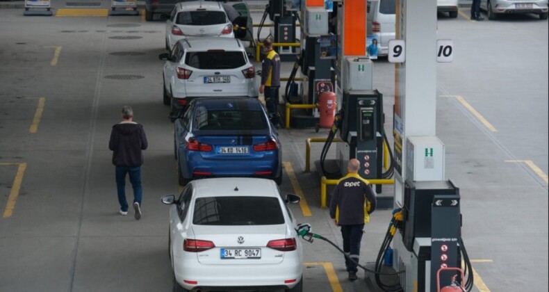 Bir depo benzine 1038 TL zam geldi