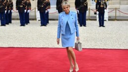 First Lady Macron’dan moda çıkışı: Mini etek ileri yaştaki kadınları özgürleştiriyor