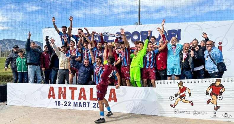 Trabzonspor, Türkiye şampiyonu Yavuz Sultan Selim Anadolu Lisesi Futbol Takımı’nı kutladı