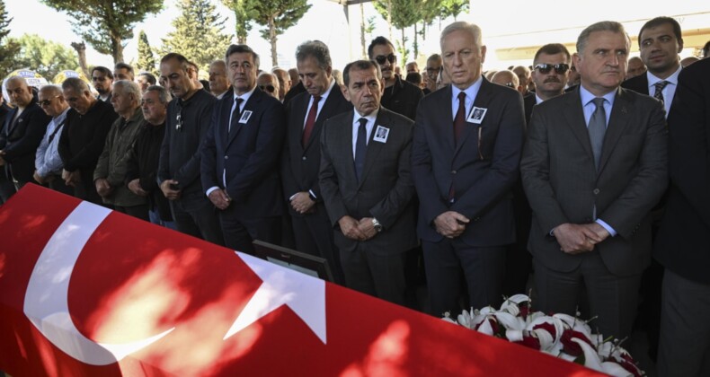 Ali Koç ve Dursun Özbek, cenazede selamlaşmadı