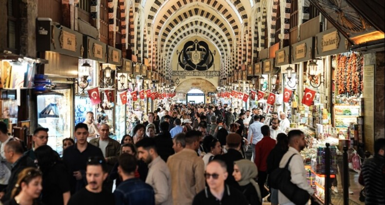 Eminönü’nde bayram alışverişi yoğunluğu