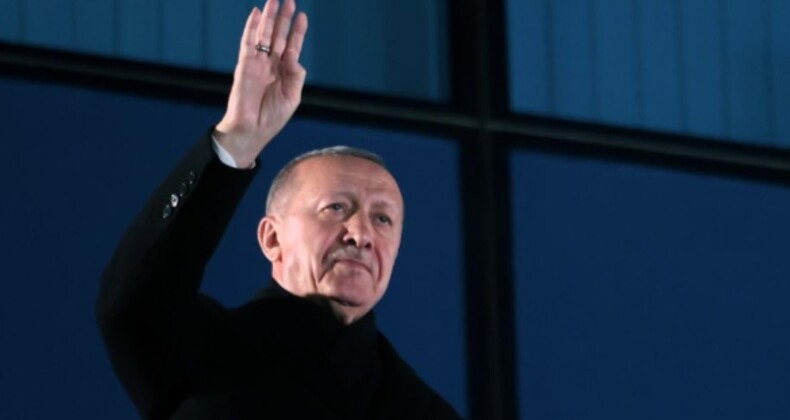 Le Monde: Erdoğan’ın kendini toparlaması uzun sürmeyecektir ama…