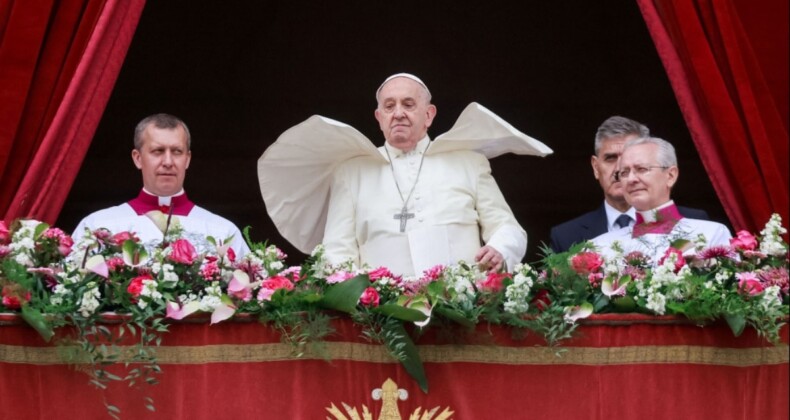 Papa Francis’den mesajlarla dolu Paskalya konuşması