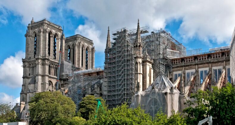 2019’da yanan Paris’in göz bebeği katedral için tarih belirlendi