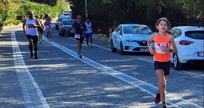 Atletizmde bu rezaleti de gördük! Yaşı küçük diye madalyası verilmedi