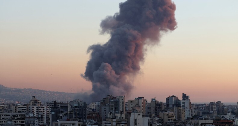 Lübnan’da yoğun hava bombardımanı 60 kişiyi öldürdü