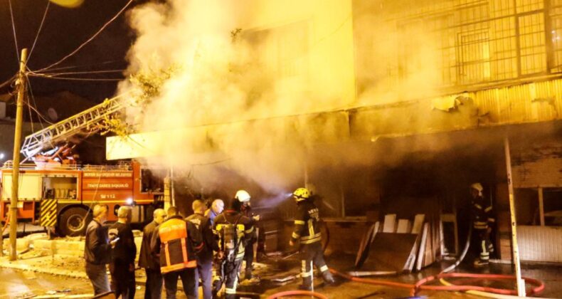 Mersin’deki yatak atölyesi alev alev yandı