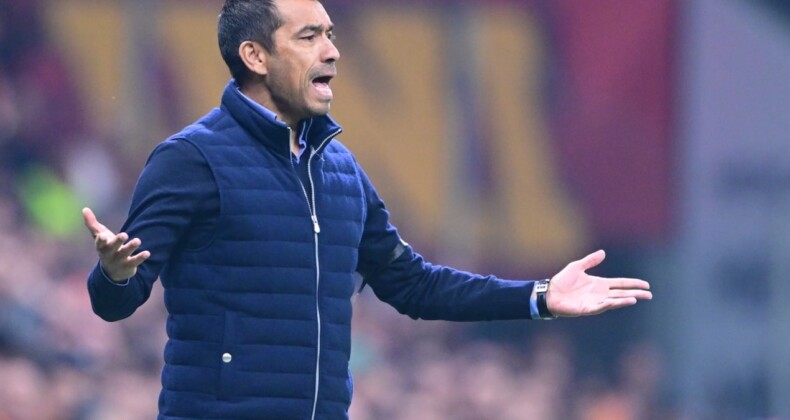 van Bronckhorst isyan etti! Neden olduğunu anlamıyorum