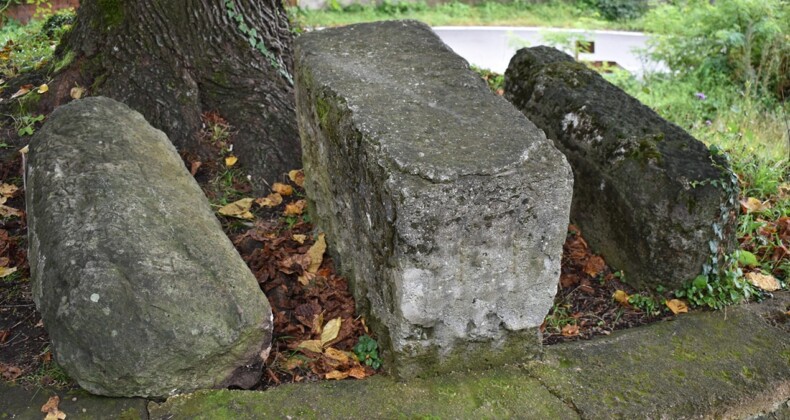 Cami cemaatinin oturağı taş 1800 yıllık tarihi eser çıktı