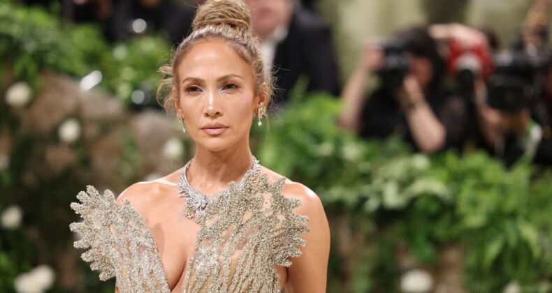 Jennifer Lopez’den ABD’li Latinlere ‘oy verin’ çağrısı