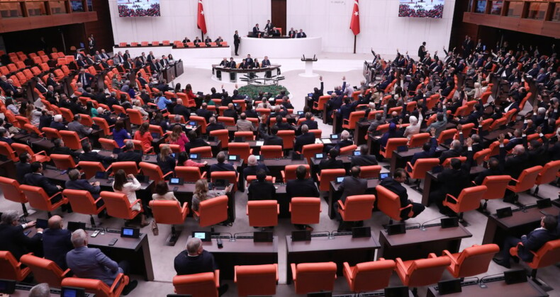 Milyonlarca çalışan ve öğrenciyi ilgilendiren önerge AKP ve MHP oylarıyla reddedildi