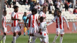 Sivasspor 10 kişiyle Rizespor’u mağlup etti