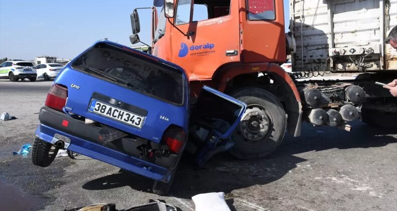 Adana’da Otomobil ve Tır Çarpıştı: 1 Ölü, 1 Yaralı