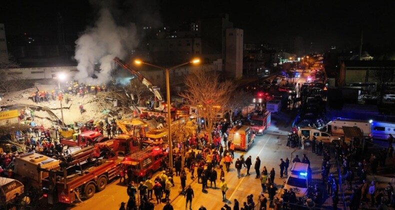 Son dakika… Konya’da bina çöktü: Enkaz altında kalan 3 kişi kurtarıldı